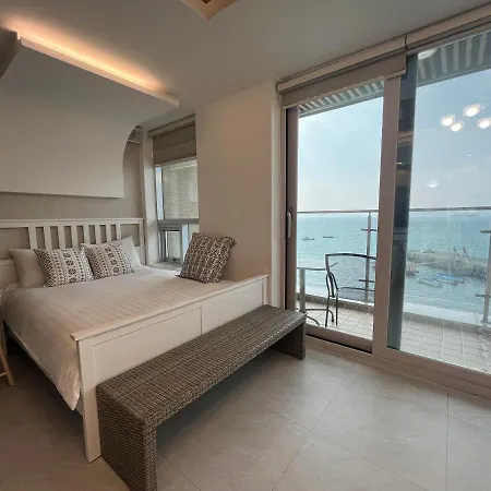 Somewhales Pension Namhae Exterior photo