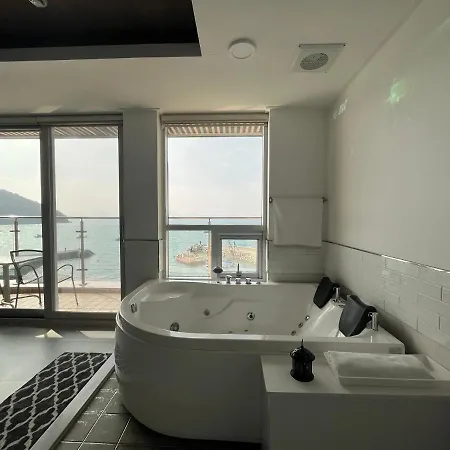 Somewhales Pension Namhae Exterior photo