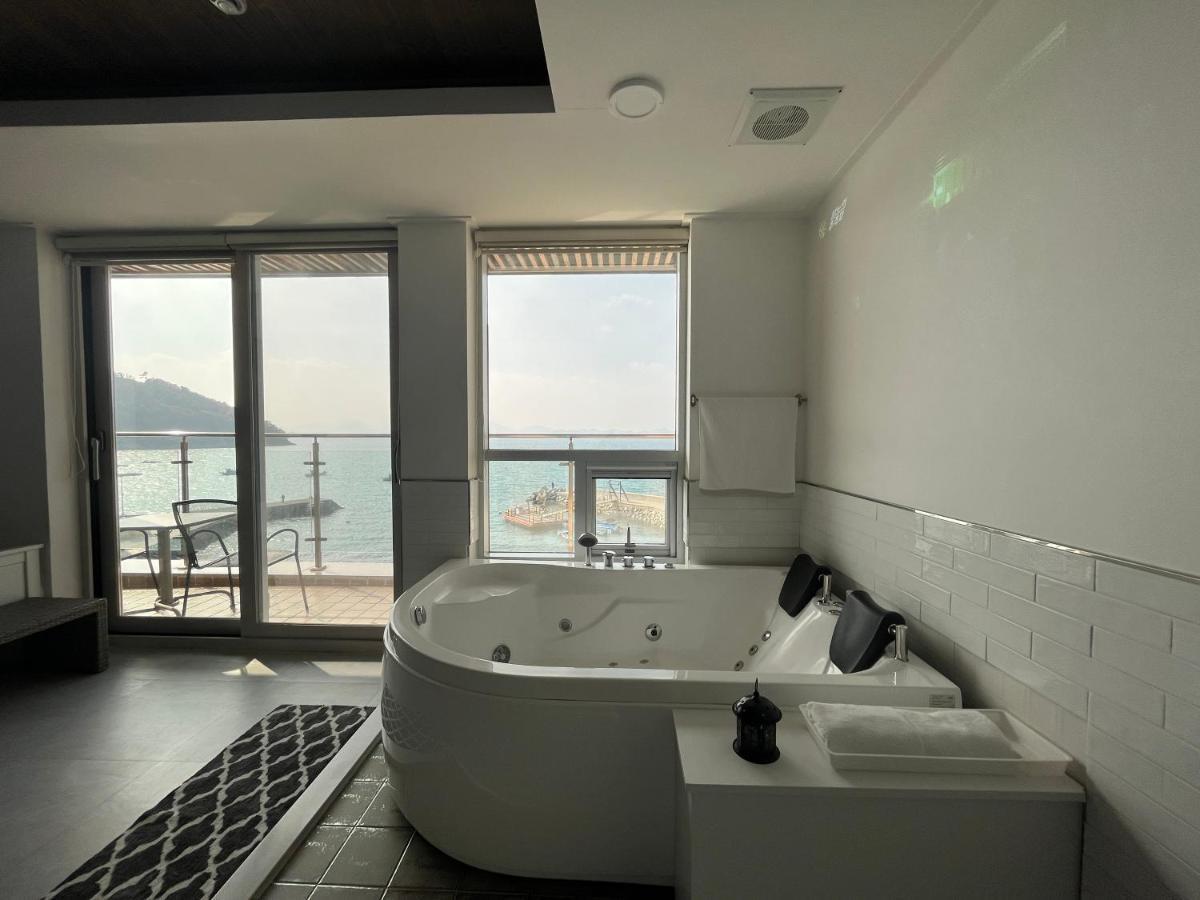 Somewhales Holiday home